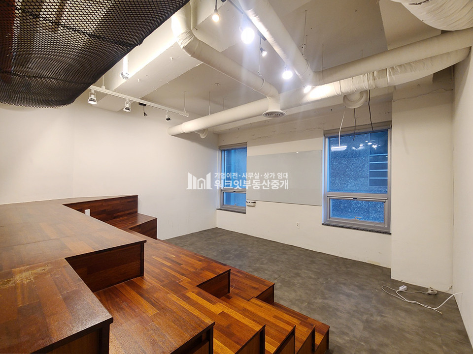 서울 서초구 반포동 강남대로 대로변 통유리 시공된 개방감 우수한 대형 사무실 임대 월세 매물번호 10347 사진 15