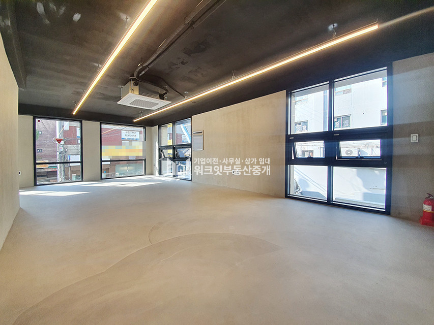 서울 강남구 대치동 대치사거리 인근 소로변 신축 건물 사무실 월세 매물번호 14996 사진 1