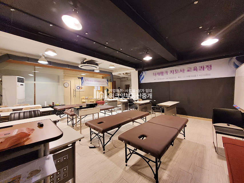 서울 강남구 청담동 강남구청역 도보 3분거리 유리룸 있는 지하 사무실 월세 매물번호 15115 사진 3