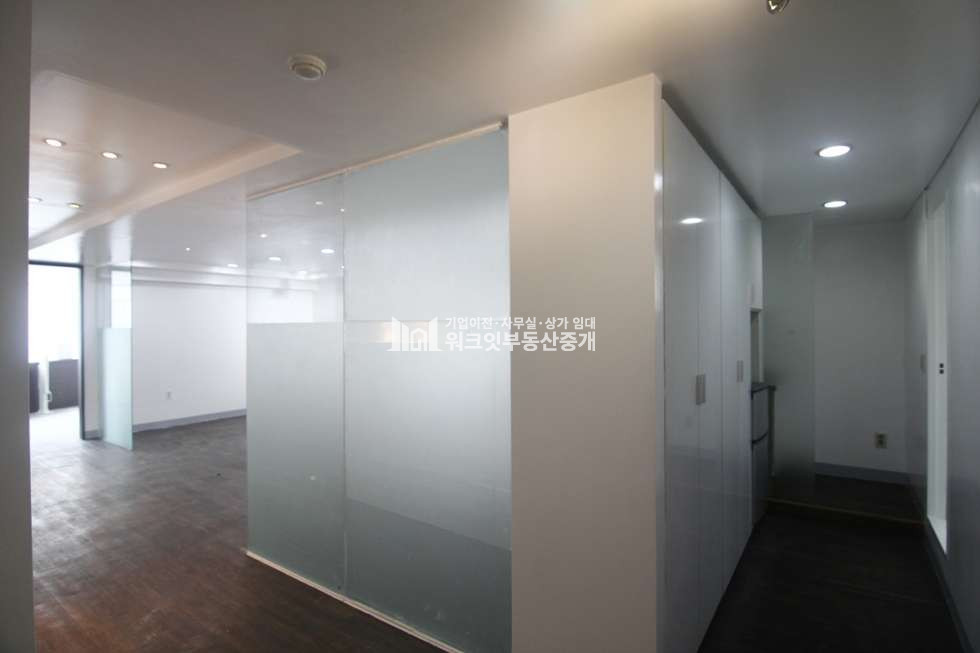 서울 강남구 논현동 MJ 가로수길 건너편 도산대로 이면에 위치한 사무실 공간 월세 매물번호 15291 사진 2