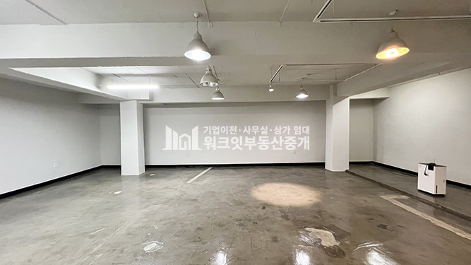 서울 강남구 신사동 MJ 가로수길 인근에 위치한 소형 사무실 월세 매물번호 15349 사진 2