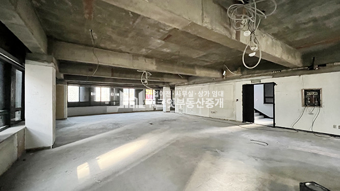 서울 강남구 신사동 MJ 압구정역 도보 3분 거리 내 위치한 병의원 건물 리모델링 월세 매물번호 15390 사진 2