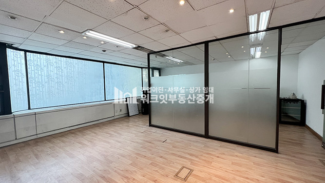 서울 강남구 신사동 압구정역 도보 2분 거리 대로변에 위치한 소형 사무실 월세 매물번호 15394 사진 3