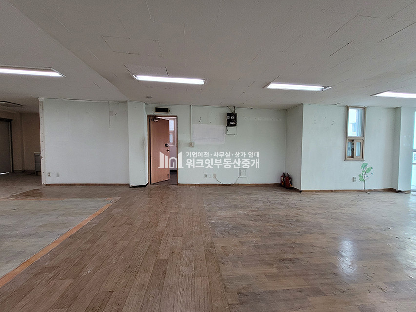서울 서초구 서초동 서초3동 사거리 소로변 바로 입주가능 월세 매물번호 15405 사진 2
