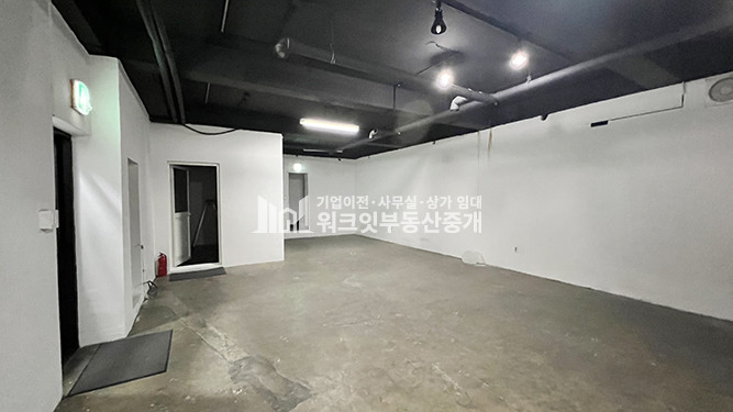 서울 강남구 신사동 MJ 압구정로데오거리 인근에 위치한 지하 상가 월세 매물번호 15449 사진 1