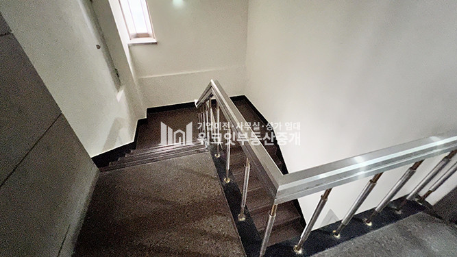 서울 강남구 신사동 MJ압구정로데오 카페거리 인근에 위치한 소형 사무실 월세 매물번호 15448 사진 6