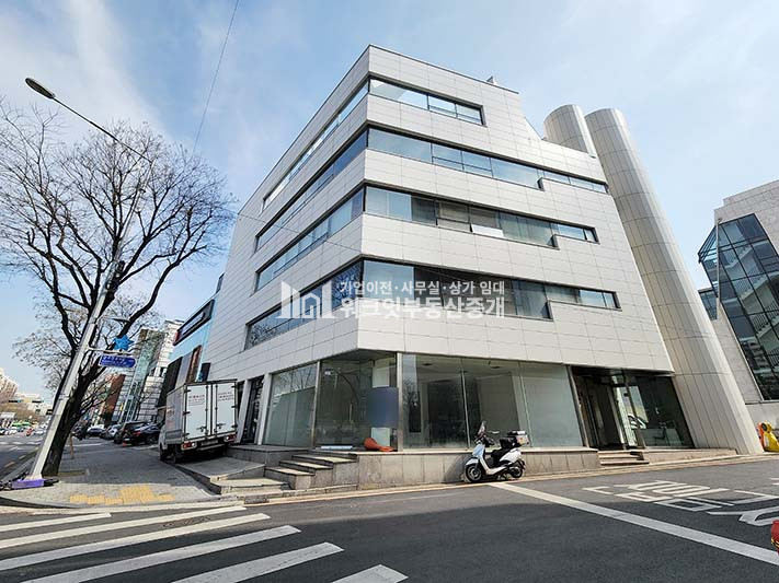 서울 강남구 신사동 신사 현대아파트 대로변 코너 2층 자리나왔습니다~ 월세 매물번호 15559 사진 7
