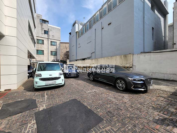 서울 강남구 신사동 신사 현대아파트 대로변 코너 2층 자리나왔습니다~ 월세 매물번호 15559 사진 9