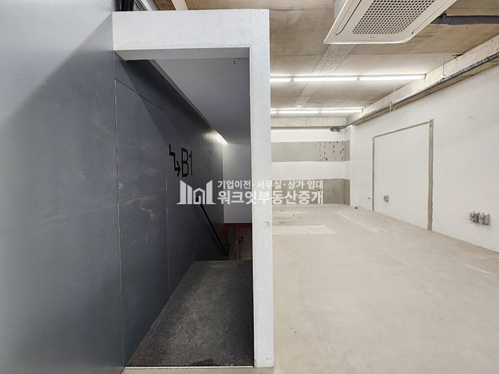서울 마포구 서교동 합정역 1층무권리 상가 사무실 내부복층구조 월세 매물번호 16001 사진 6