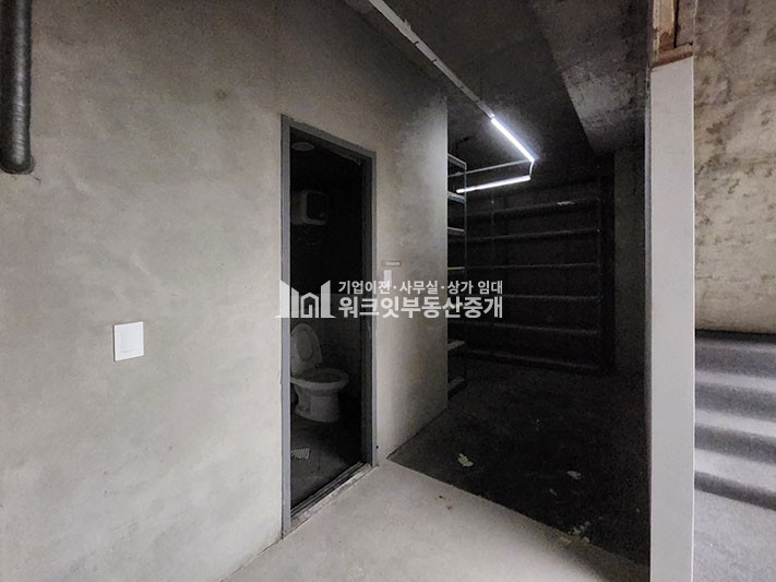 서울 마포구 서교동 합정역 1층무권리 상가 사무실 내부복층구조 월세 매물번호 16001 사진 10
