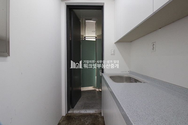 서울 강남구 논현동 강남구청역 인근 채광좋은 신축급 사무실 월세 매물번호 15585 사진 5