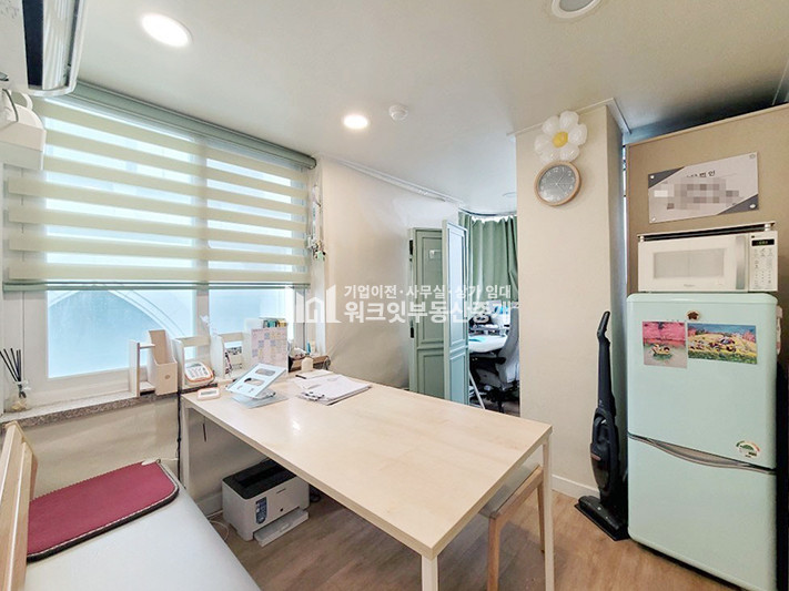서울 강남구 논현동 신사역 도보1분 대형 지상 연습실 안무 댄스학원 인테리어완비 3면창으로 채광좋은 연습실매물 월세 매물번호 16365 사진 4