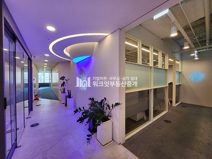 서울 강남구 역삼동 강남역 대로변 초역세권 대형 인테리어 사무실 임대 월세 매물번호 16378 사진 4