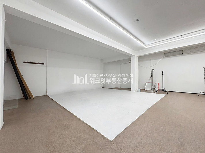 서울 강남구 신사동 신사동 초가성비 지하 스튜디오 임대 월세 매물번호 16410 사진 2