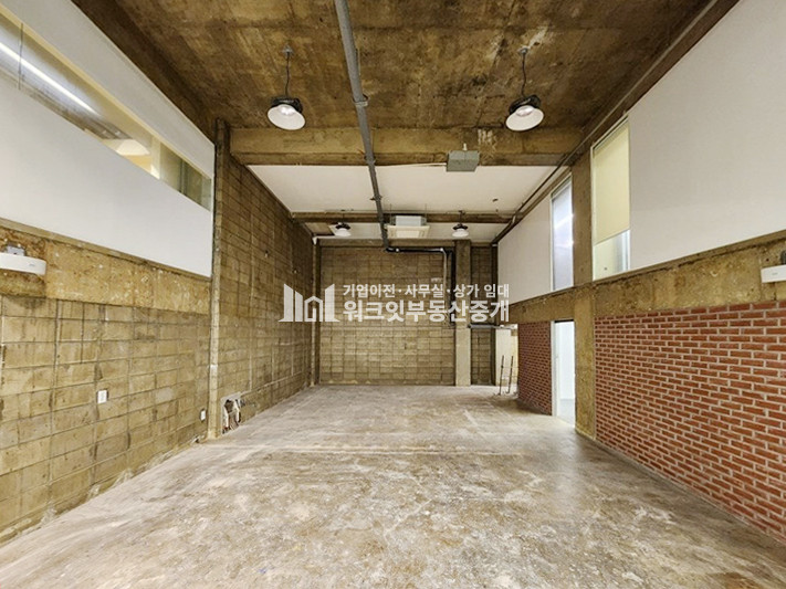 서울 강남구 논현동 도산대로 90평 복층형 대형스튜디오 층고5M이상/홀+룸4개/무료주차3대 월세 매물번호 10412 사진 3