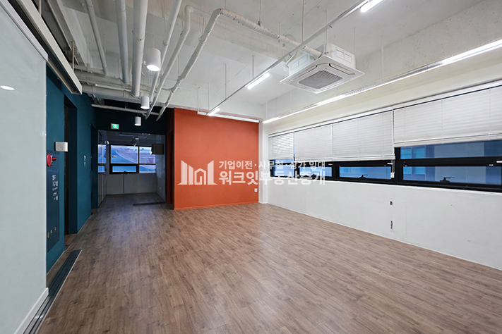 서울 서초구 잠원동 신사역 바로앞 !! 룸4+넓은홀 / 남녀분리화장실 사무실 월세 매물번호 16438 사진 3