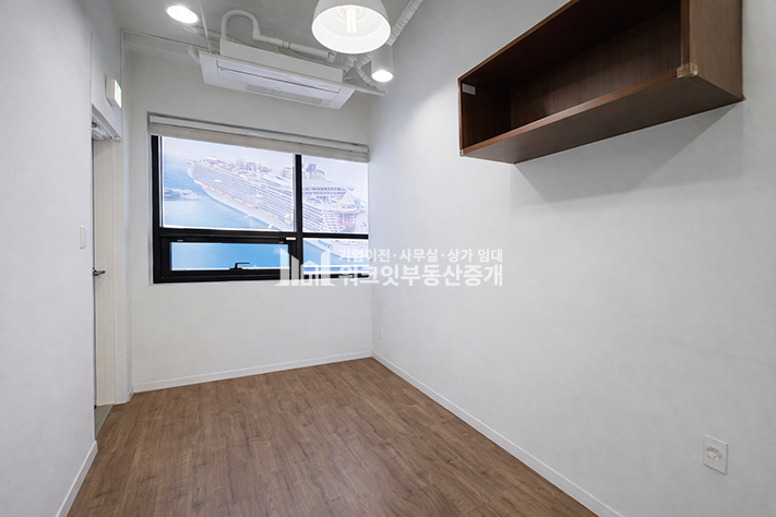 서울 서초구 잠원동 신사역 바로앞 !! 룸4+넓은홀 / 남녀분리화장실 사무실 월세 매물번호 16438 사진 5