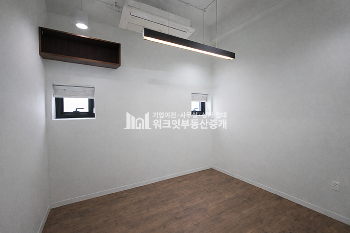 서울 서초구 잠원동 신사역 바로앞 !! 룸4+넓은홀 / 남녀분리화장실 사무실 월세 매물번호 16438 사진 6