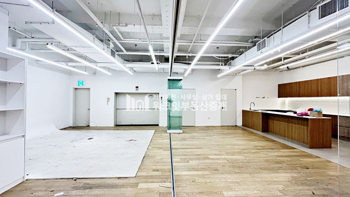 서울 강남구 신사동 신사동 스튜디오 전용매물(내부 리프트 이용가능) 월세 매물번호 10009 사진 3